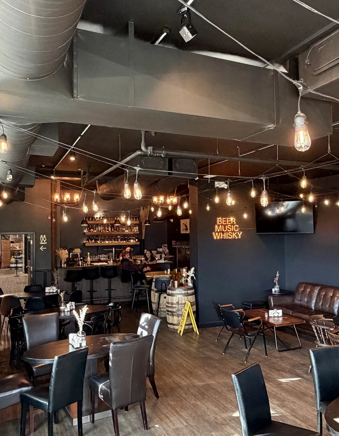 The Distillery Bar lounge at Macaloney
